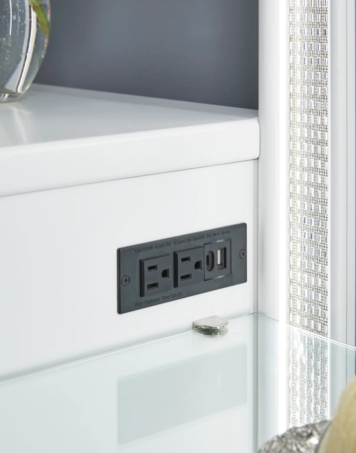 Vanity Set -with Bluetooth Mirror and storage Stool
- Ashley B822 Vanity - Image 6